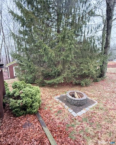 26 Geraldine Drive, Naugatuck, CT 06770