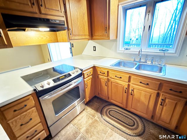 26 Geraldine Drive, Naugatuck, CT 06770
