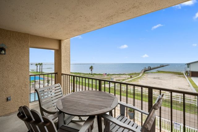 1021 S Water St. 312, Rockport, TX 78382