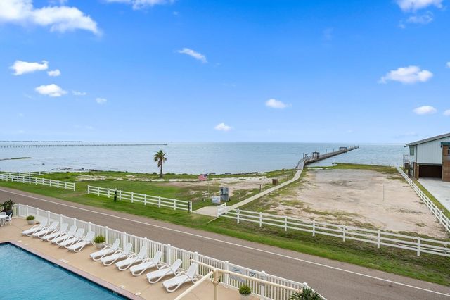 1021 S Water St. 312, Rockport, TX 78382