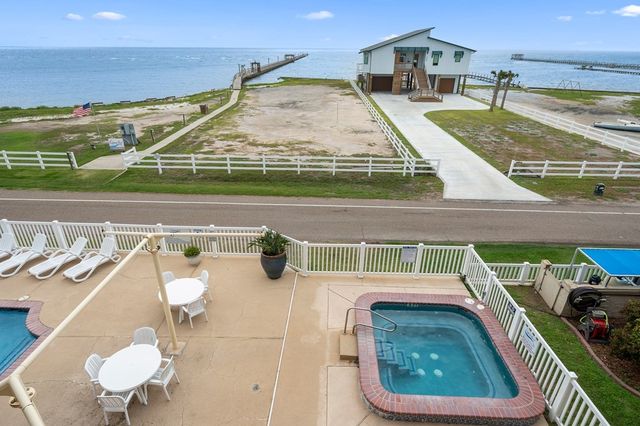 1021 S Water St. 312, Rockport, TX 78382