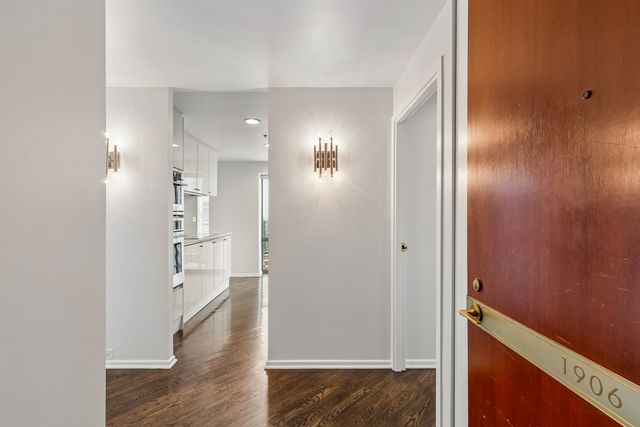 100 E Huron Street 1906, Chicago, IL 60611