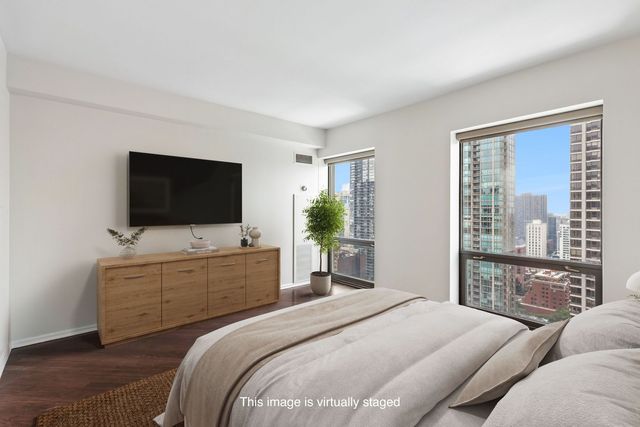 100 E Huron Street 1906, Chicago, IL 60611