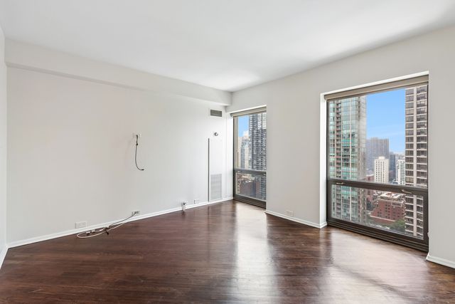 100 E Huron Street 1906, Chicago, IL 60611