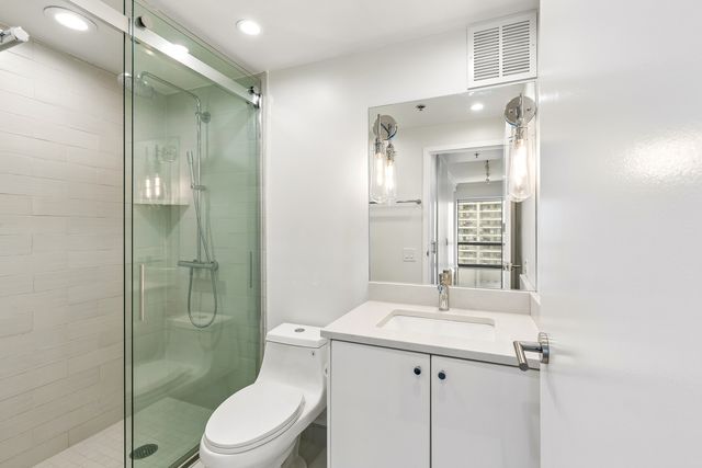 100 E Huron Street 1906, Chicago, IL 60611