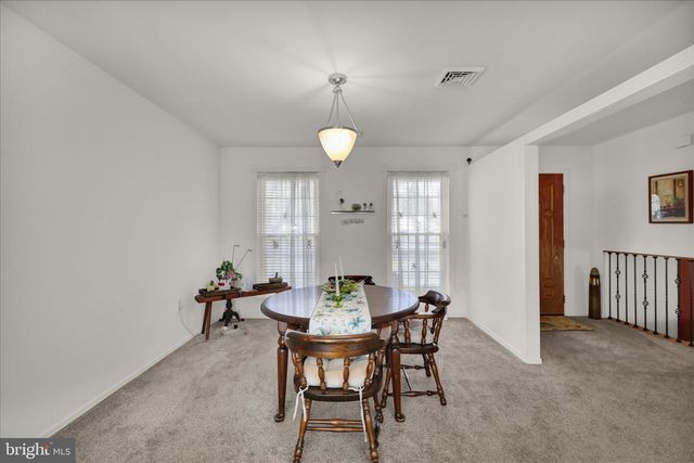 1818 STURBRIDGE DR, Lancaster, PA 17601