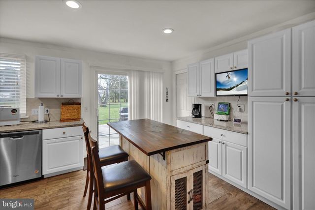 1818 STURBRIDGE DR, Lancaster, PA 17601