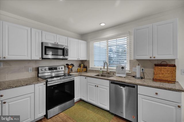 1818 STURBRIDGE DR, Lancaster, PA 17601