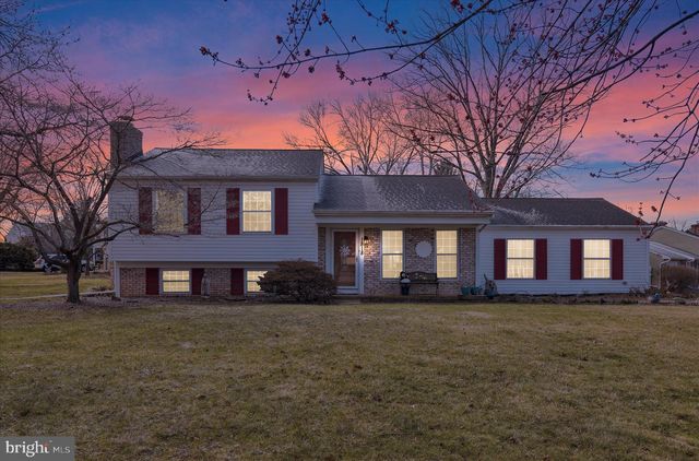 1818 STURBRIDGE DR, Lancaster, PA 17601