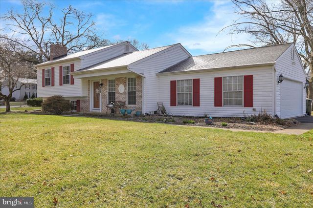 1818 STURBRIDGE DR, Lancaster, PA 17601