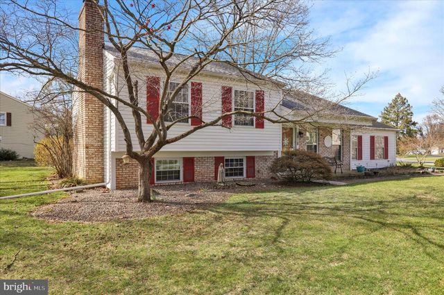 1818 STURBRIDGE DR, Lancaster, PA 17601