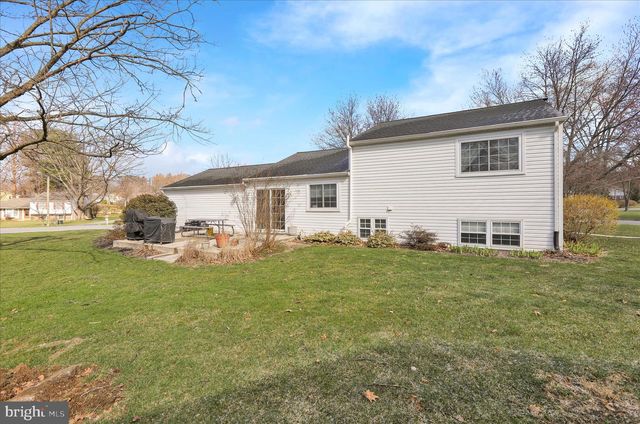 1818 STURBRIDGE DR, Lancaster, PA 17601