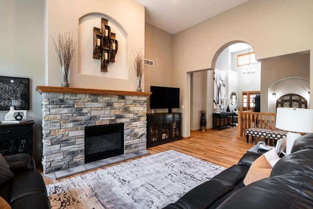 1201 Woodland Hills DRIVE, Waukesha, WI 53188