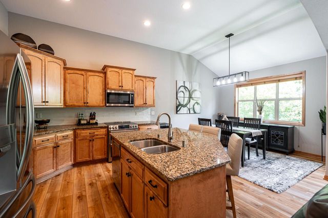 1201 Woodland Hills DRIVE, Waukesha, WI 53188