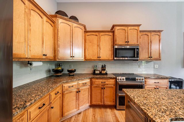1201 Woodland Hills DRIVE, Waukesha, WI 53188