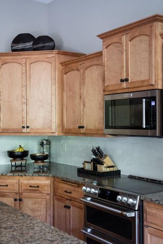 1201 Woodland Hills DRIVE, Waukesha, WI 53188