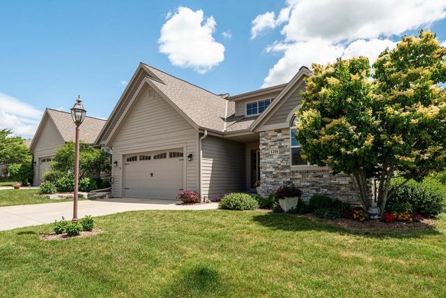 1201 Woodland Hills DRIVE, Waukesha, WI 53188