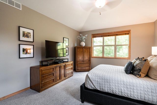 1201 Woodland Hills DRIVE, Waukesha, WI 53188