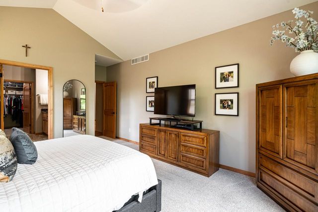 1201 Woodland Hills DRIVE, Waukesha, WI 53188
