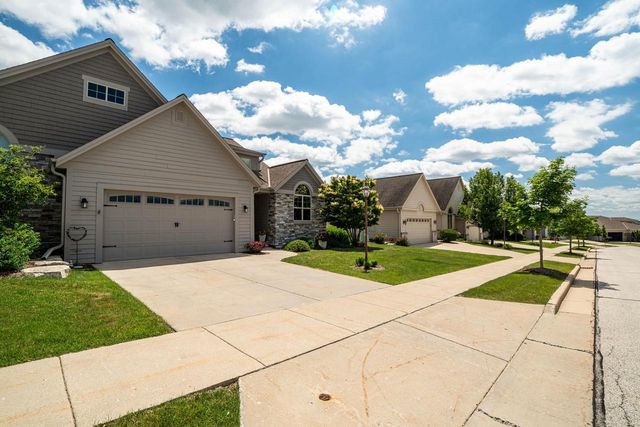 1201 Woodland Hills DRIVE, Waukesha, WI 53188