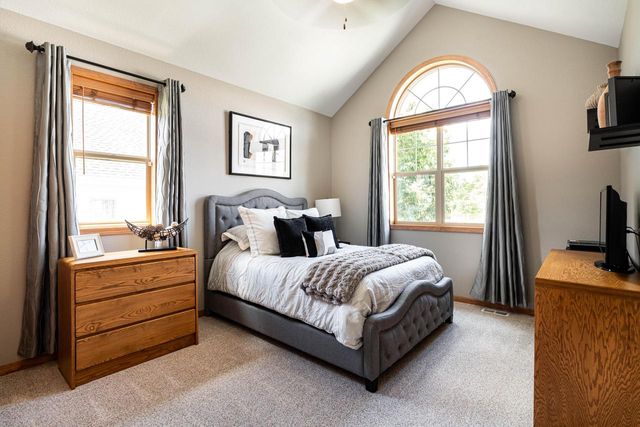 1201 Woodland Hills DRIVE, Waukesha, WI 53188