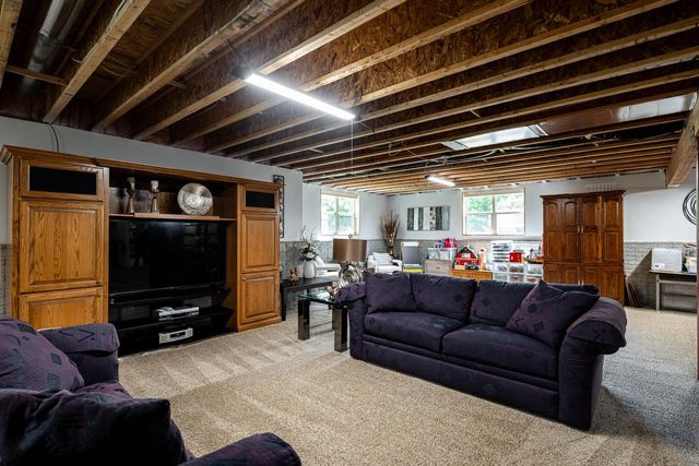 1201 Woodland Hills DRIVE, Waukesha, WI 53188