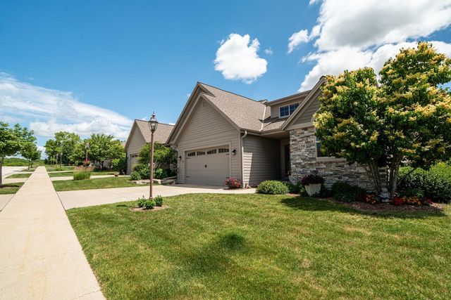 1201 Woodland Hills DRIVE, Waukesha, WI 53188