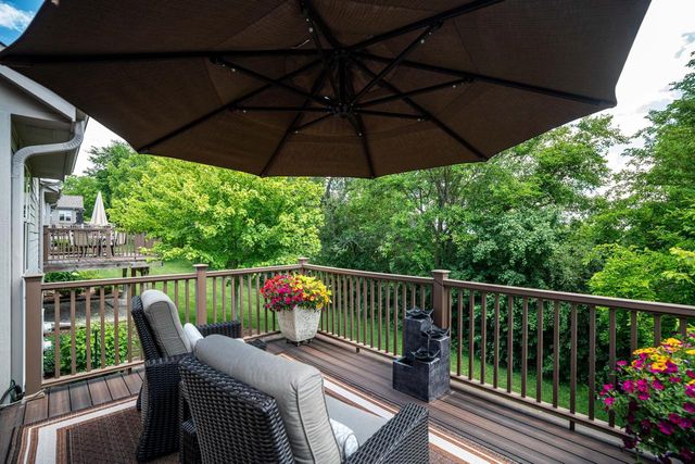 1201 Woodland Hills DRIVE, Waukesha, WI 53188