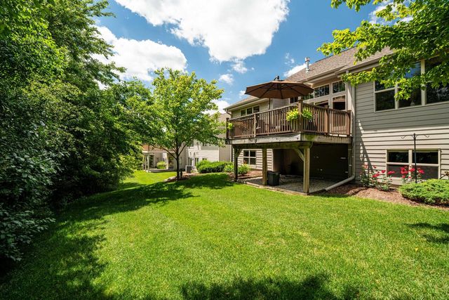 1201 Woodland Hills DRIVE, Waukesha, WI 53188