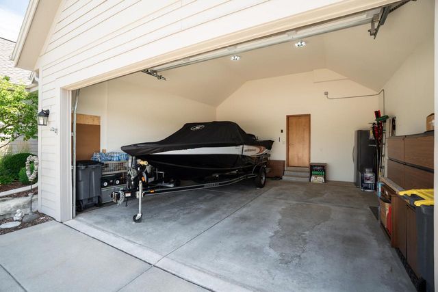 1201 Woodland Hills DRIVE, Waukesha, WI 53188