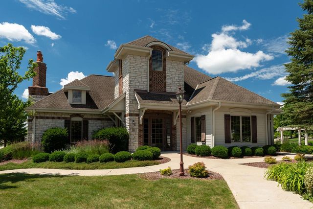 1201 Woodland Hills DRIVE, Waukesha, WI 53188
