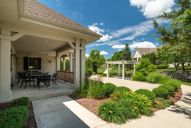 1201 Woodland Hills DRIVE, Waukesha, WI 53188