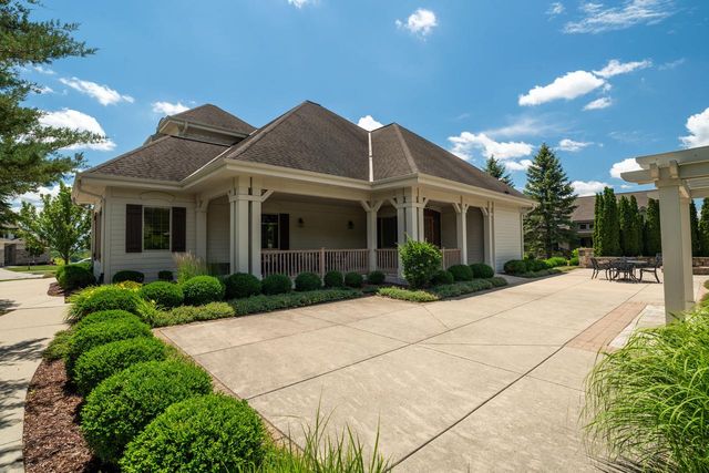 1201 Woodland Hills DRIVE, Waukesha, WI 53188