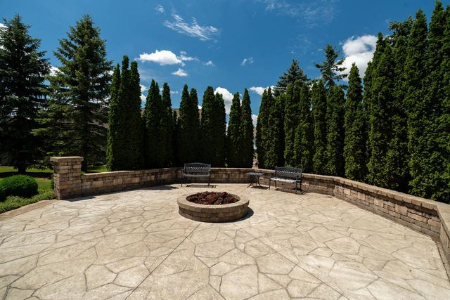 1201 Woodland Hills DRIVE, Waukesha, WI 53188