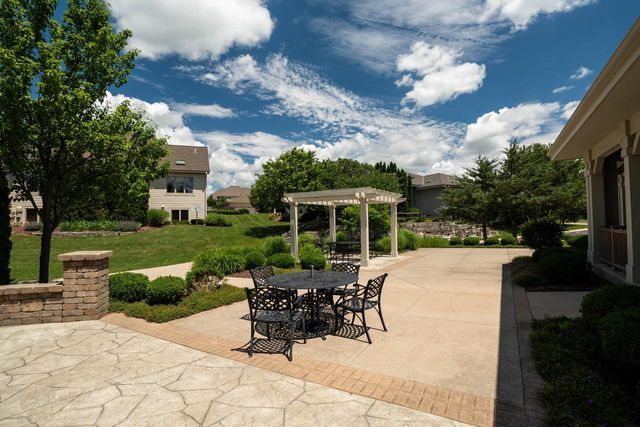 1201 Woodland Hills DRIVE, Waukesha, WI 53188