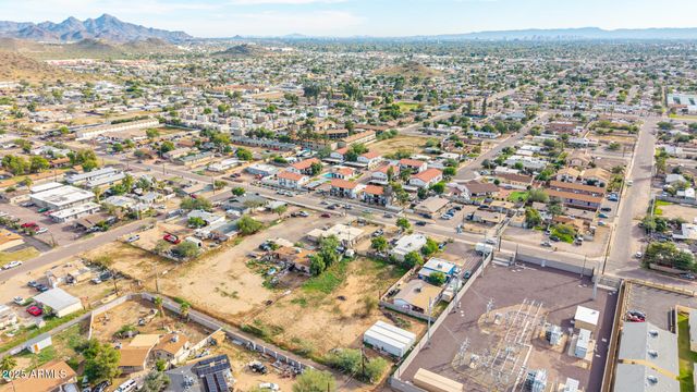 1724 W DESERT COVE Avenue -, Phoenix, AZ 85029