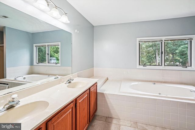 22 ARGYLE HILLS DR, Fredericksburg, VA 22405