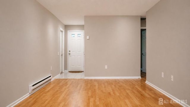 120 Ironwood Plaza B, Monroe, NJ 08831