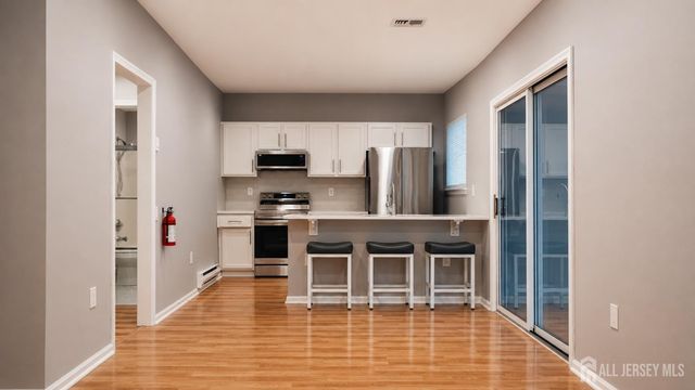 120 Ironwood Plaza B, Monroe, NJ 08831