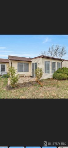 120 Ironwood Plaza B, Monroe, NJ 08831