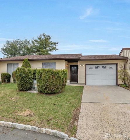 120 Ironwood Plaza B, Monroe, NJ 08831