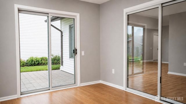 120 Ironwood Plaza B, Monroe, NJ 08831