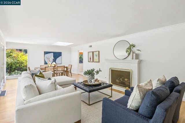 4 Crest Rd, Lafayette, CA 94549