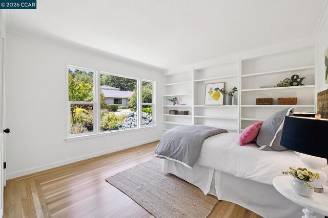 4 Crest Rd, Lafayette, CA 94549