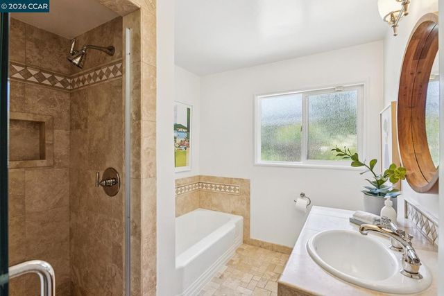 4 Crest Rd, Lafayette, CA 94549