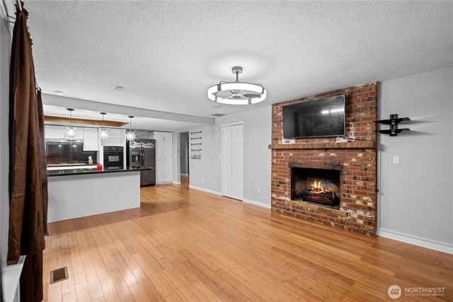 15207 94th Avenue E, Puyallup, WA 98375