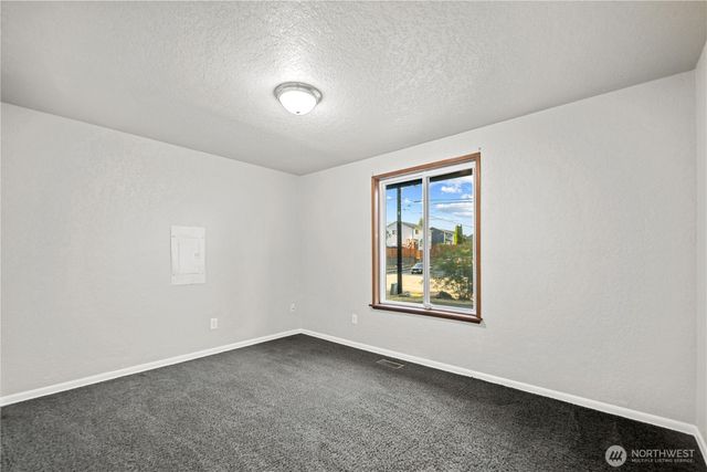 15207 94th Avenue E, Puyallup, WA 98375