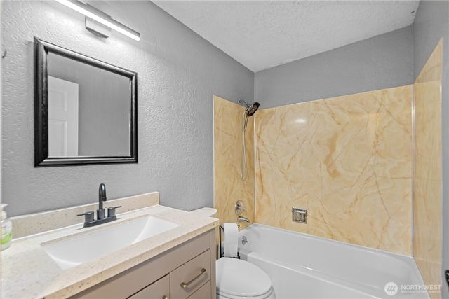 15207 94th Avenue E, Puyallup, WA 98375