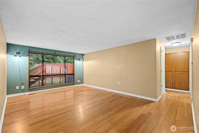 15207 94th Avenue E, Puyallup, WA 98375