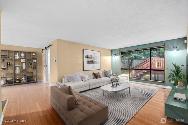 15207 94th Avenue E, Puyallup, WA 98375